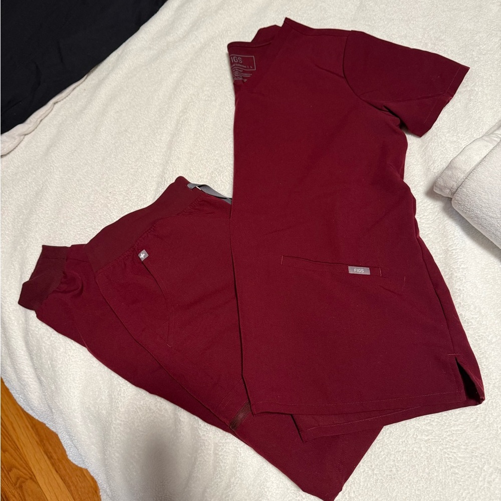 Figs Burgundy Scrub Set